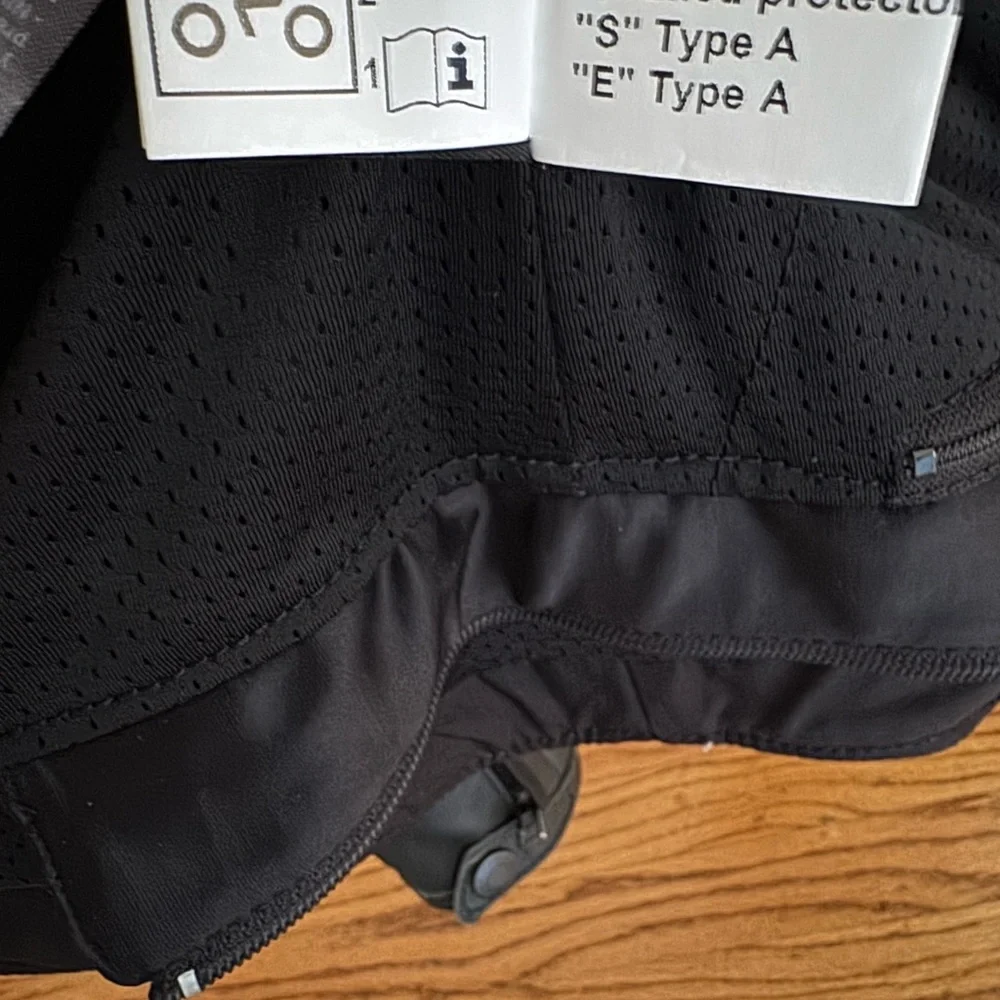 Dainese Black and White Leather Jacket G. Pelle Lady D1 jacket like new 42 Small - Picture 12 of 15